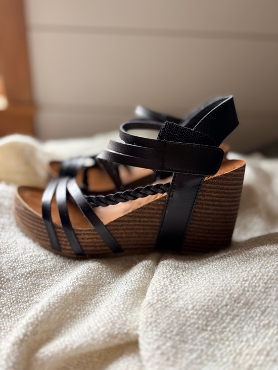 Blowfish Wedge Sandal black, size 6 - Picture 2 of 4